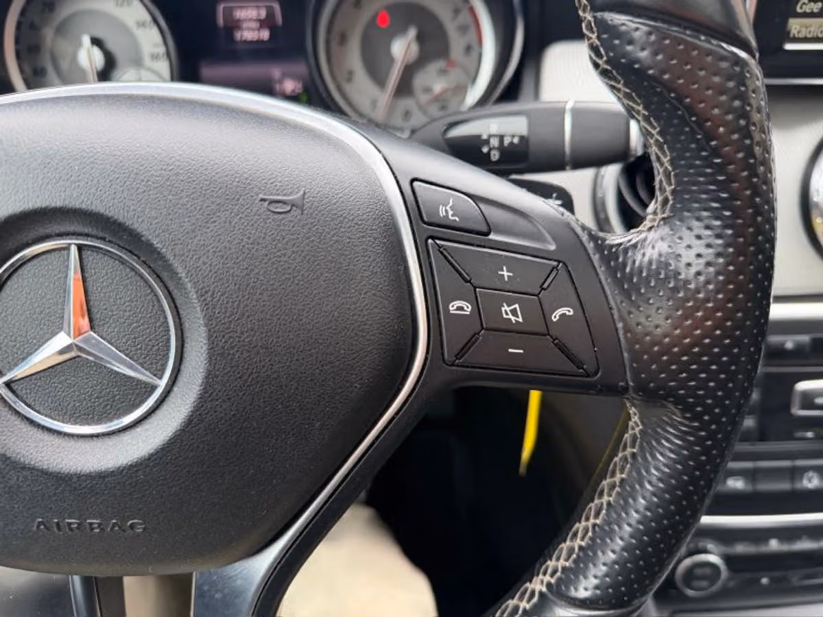 2015 Mercedes-Benz GLA GLA 250 4MATIC Image 38