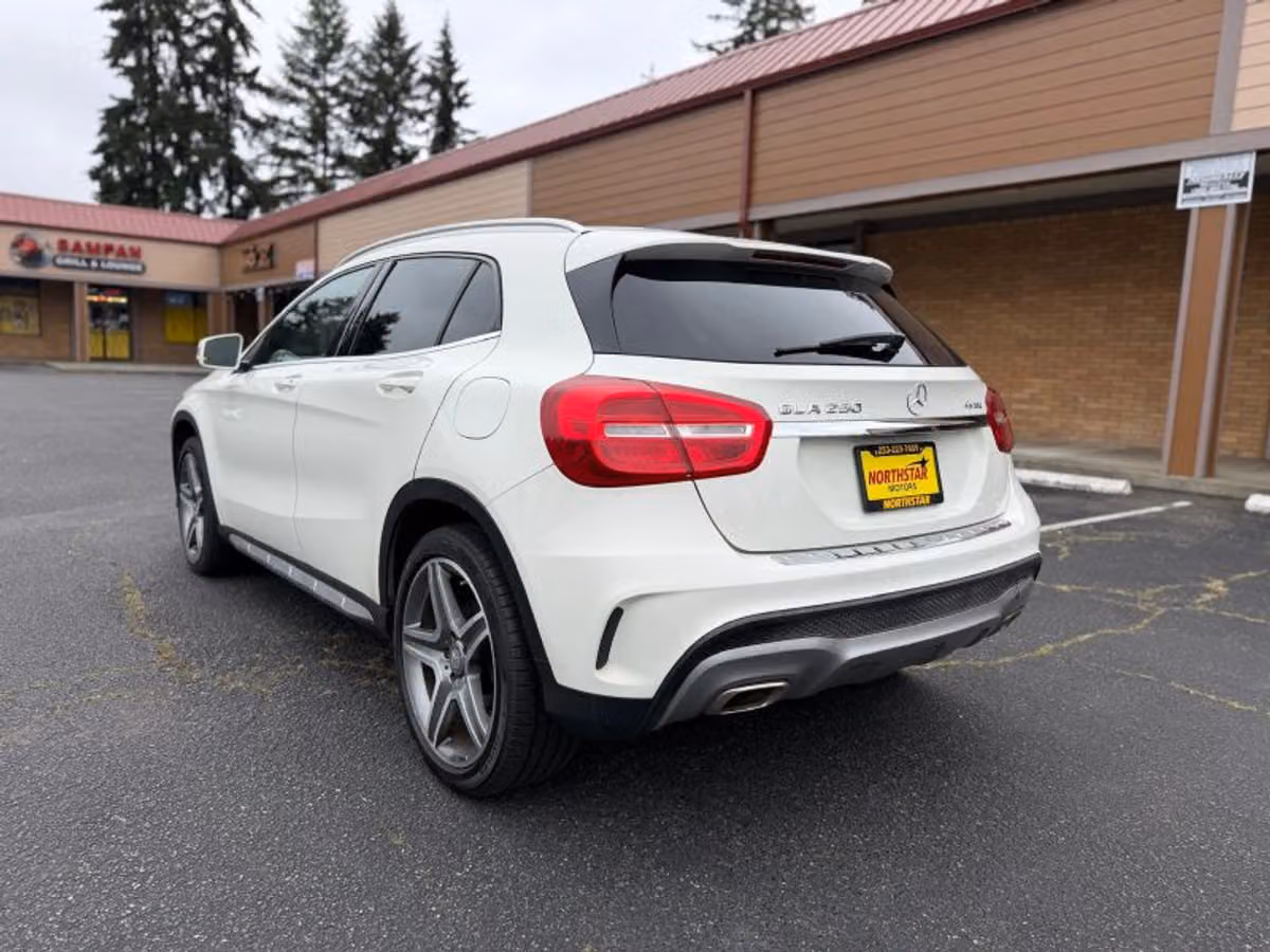 2015 Mercedes-Benz GLA GLA 250 4MATIC Image 4
