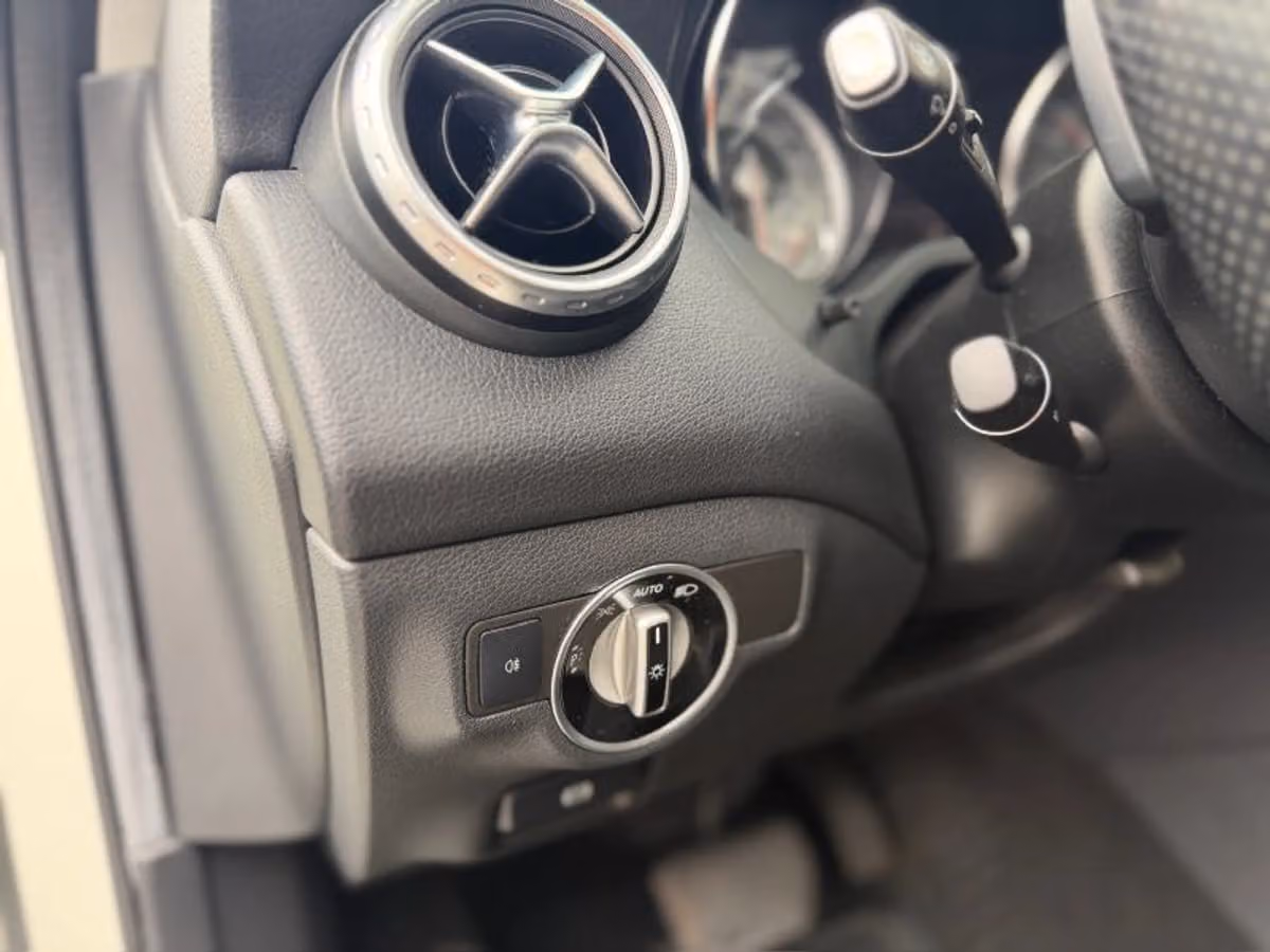 2015 Mercedes-Benz GLA GLA 250 4MATIC Image 28