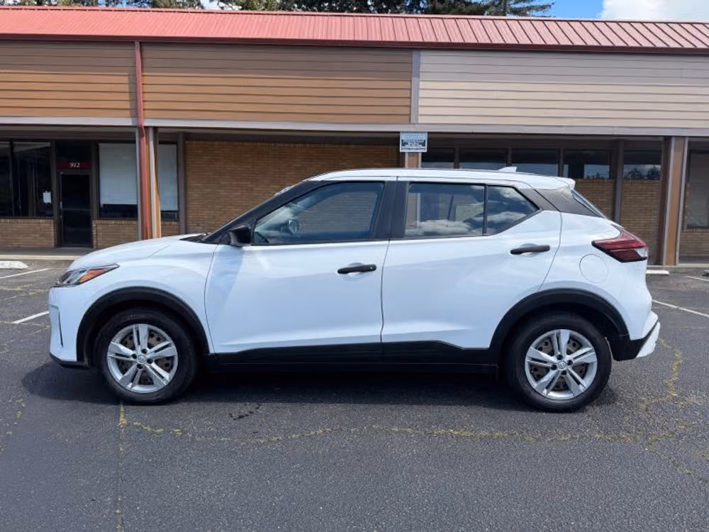 2023 Nissan Kicks S Crossover Image 4
