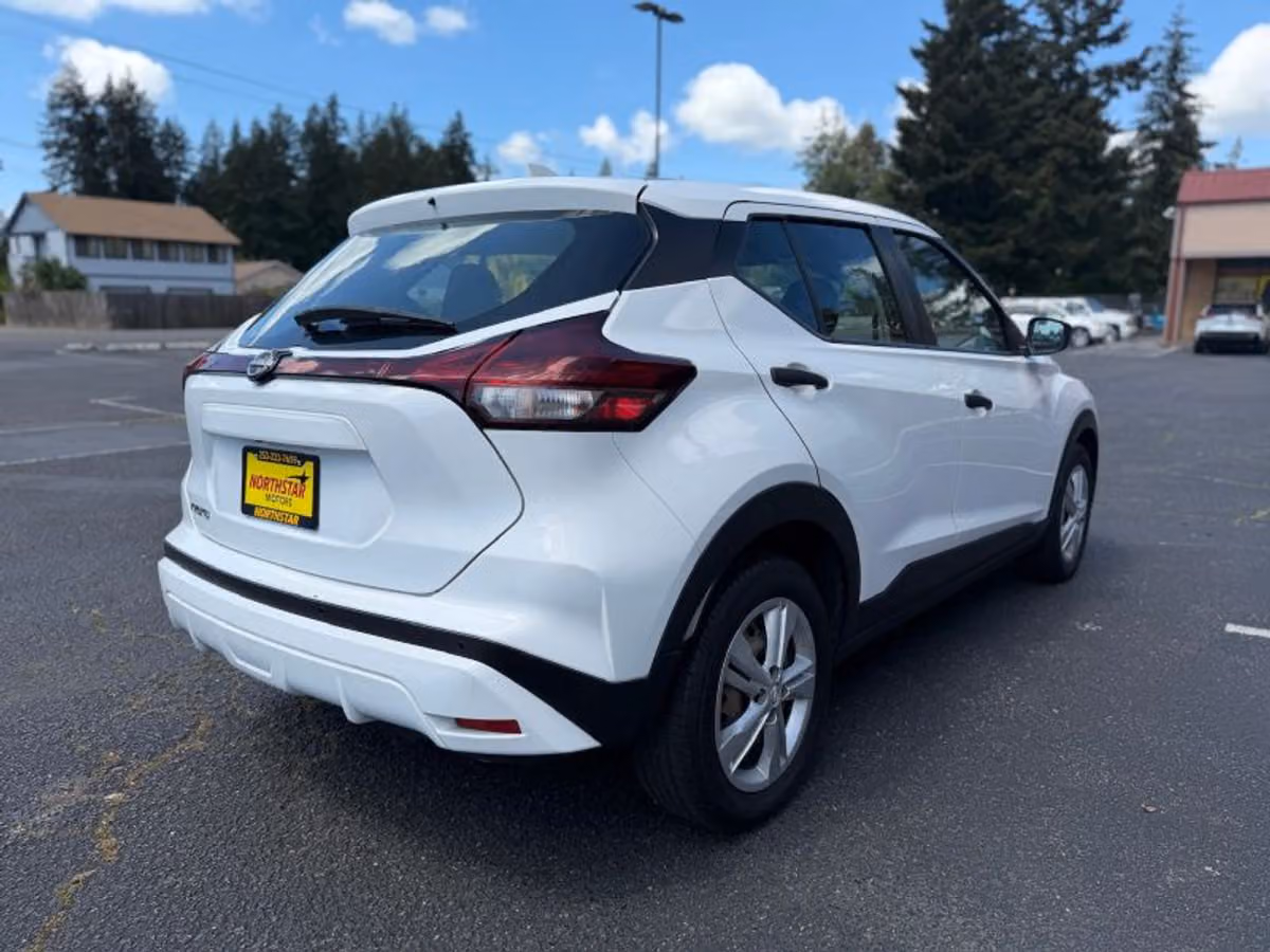 2023 Nissan Kicks S Crossover Image 7