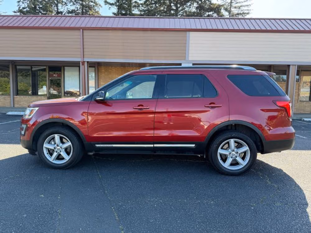 2017 Ford Explorer XLT Image 4