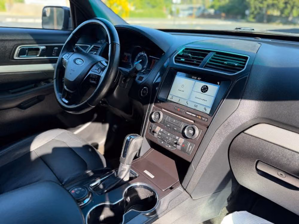 2017 Ford Explorer XLT Image 12