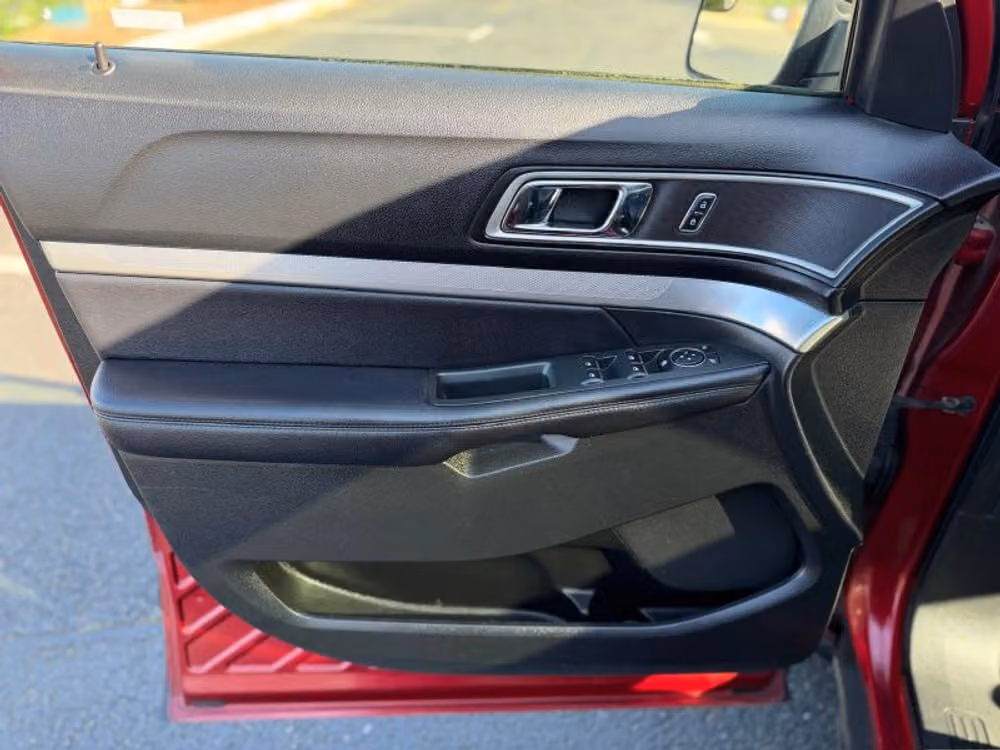 2017 Ford Explorer XLT Image 30