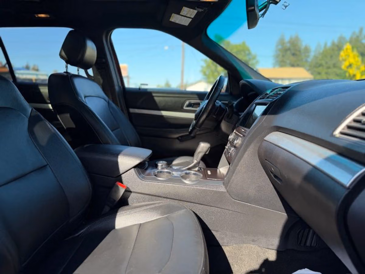 2017 Ford Explorer XLT Image 14