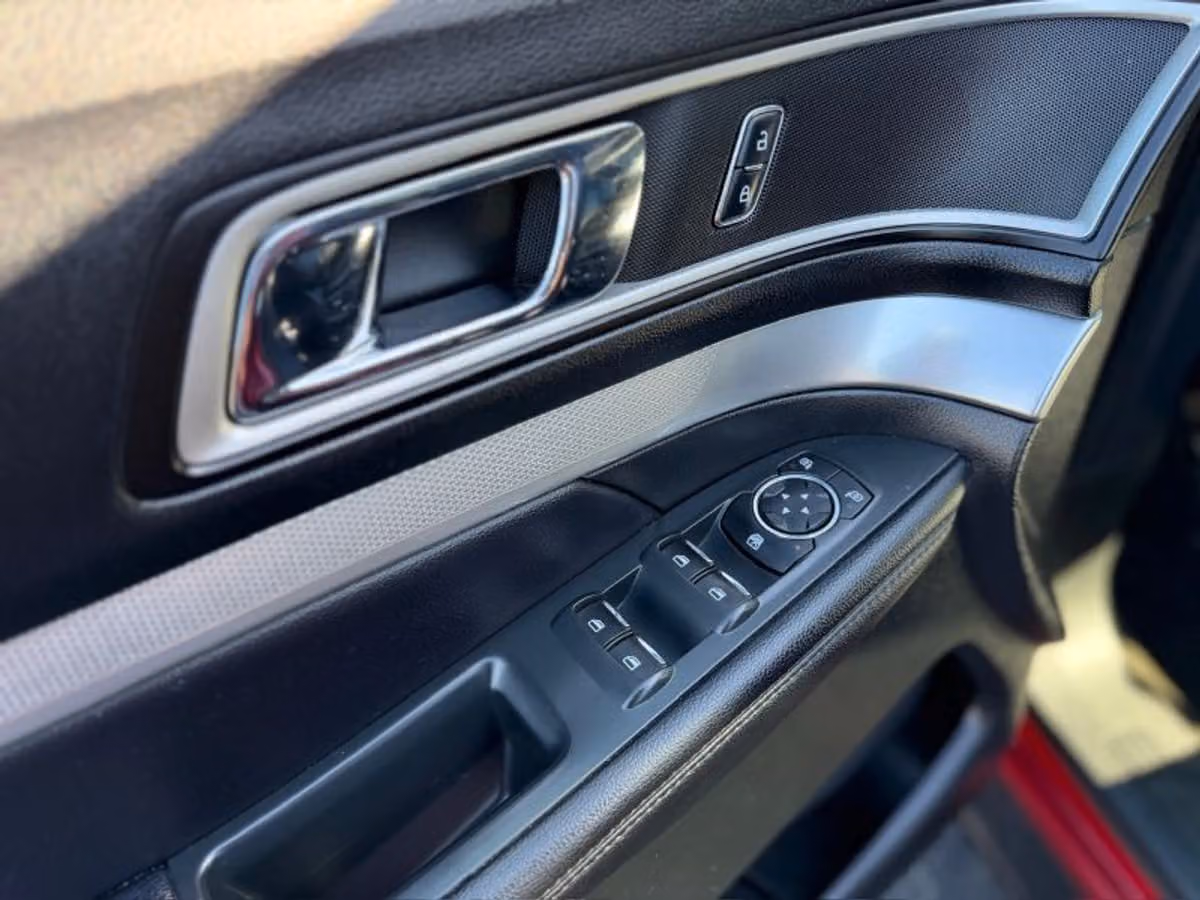 2017 Ford Explorer XLT Image 31