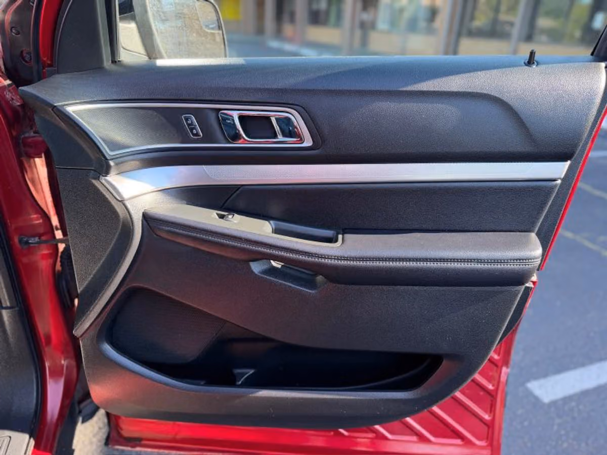2017 Ford Explorer XLT Image 16
