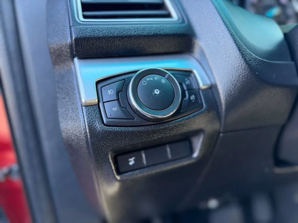 2017 Ford Explorer XLT Image 32