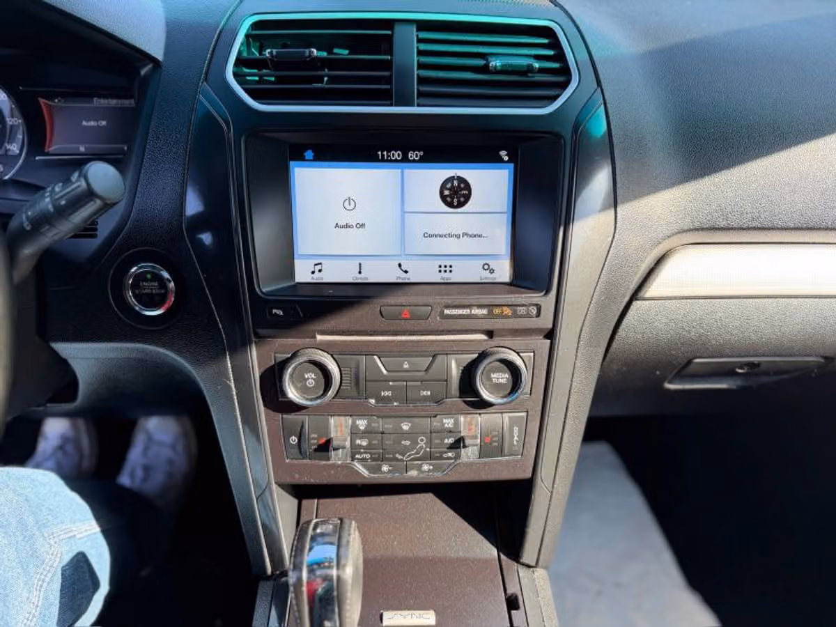 2017 Ford Explorer XLT Image 39