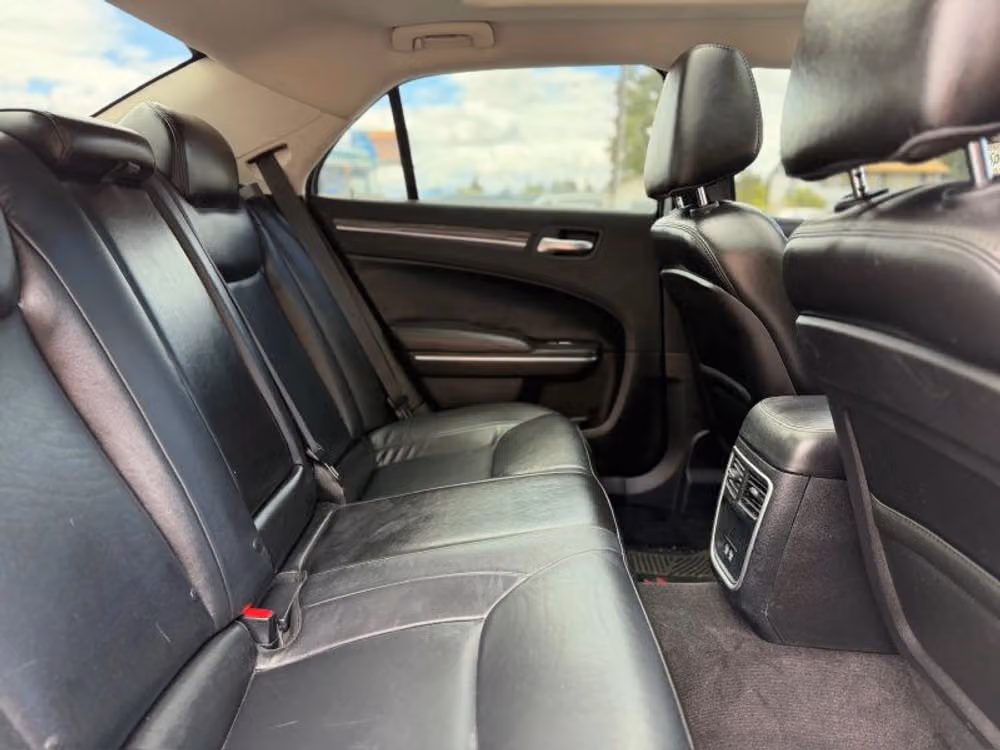 2017 Chrysler 300 Limited Image 15