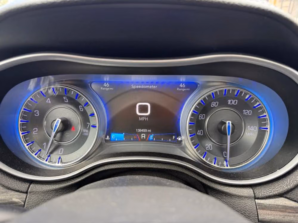 2017 Chrysler 300 Limited Image 34