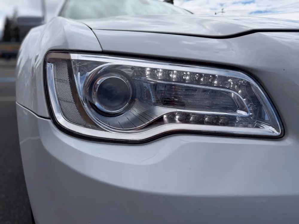 2017 Chrysler 300 Limited Image 40