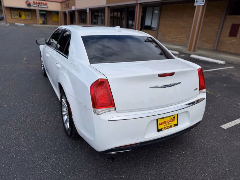 2017 Chrysler 300 Limited Image 42