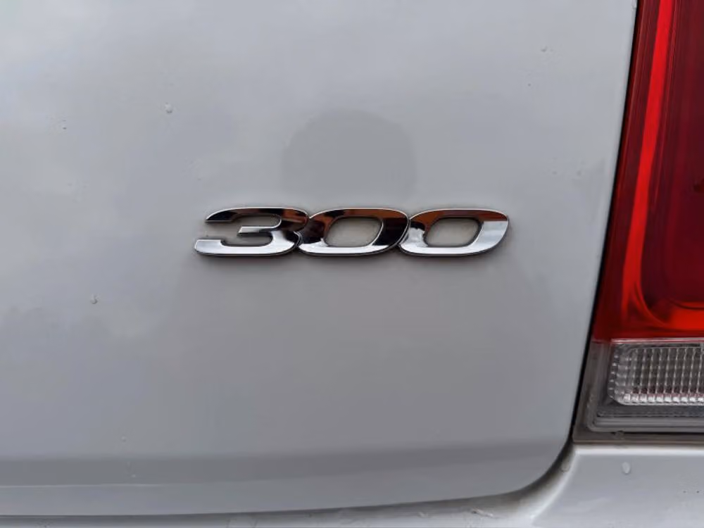 2017 Chrysler 300 Limited Image 22