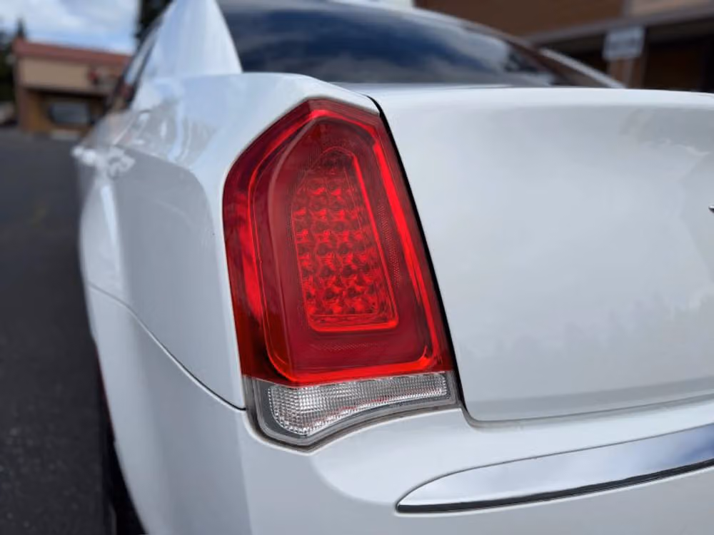 2017 Chrysler 300 Limited Image 43