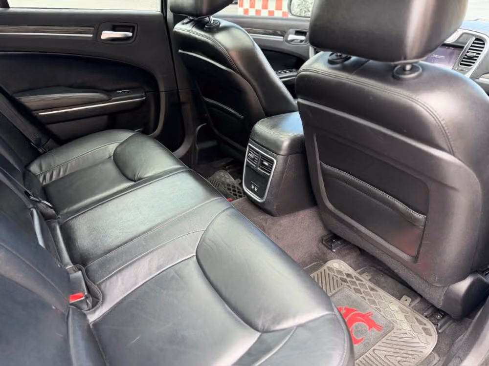 2017 Chrysler 300 Limited Image 17