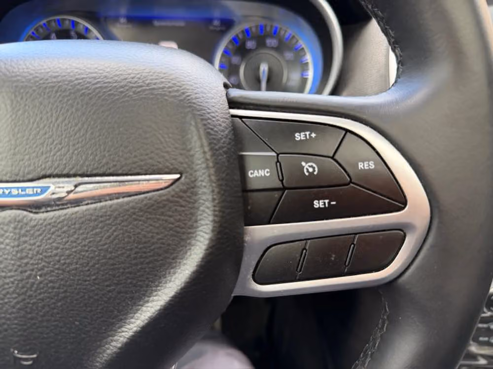 2017 Chrysler 300 Limited Image 37
