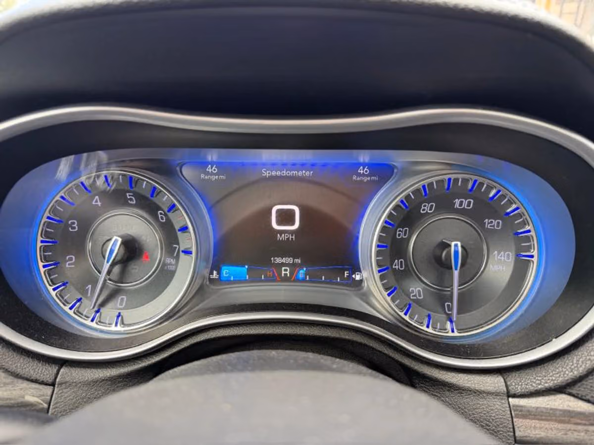 2017 Chrysler 300 Limited Image 34