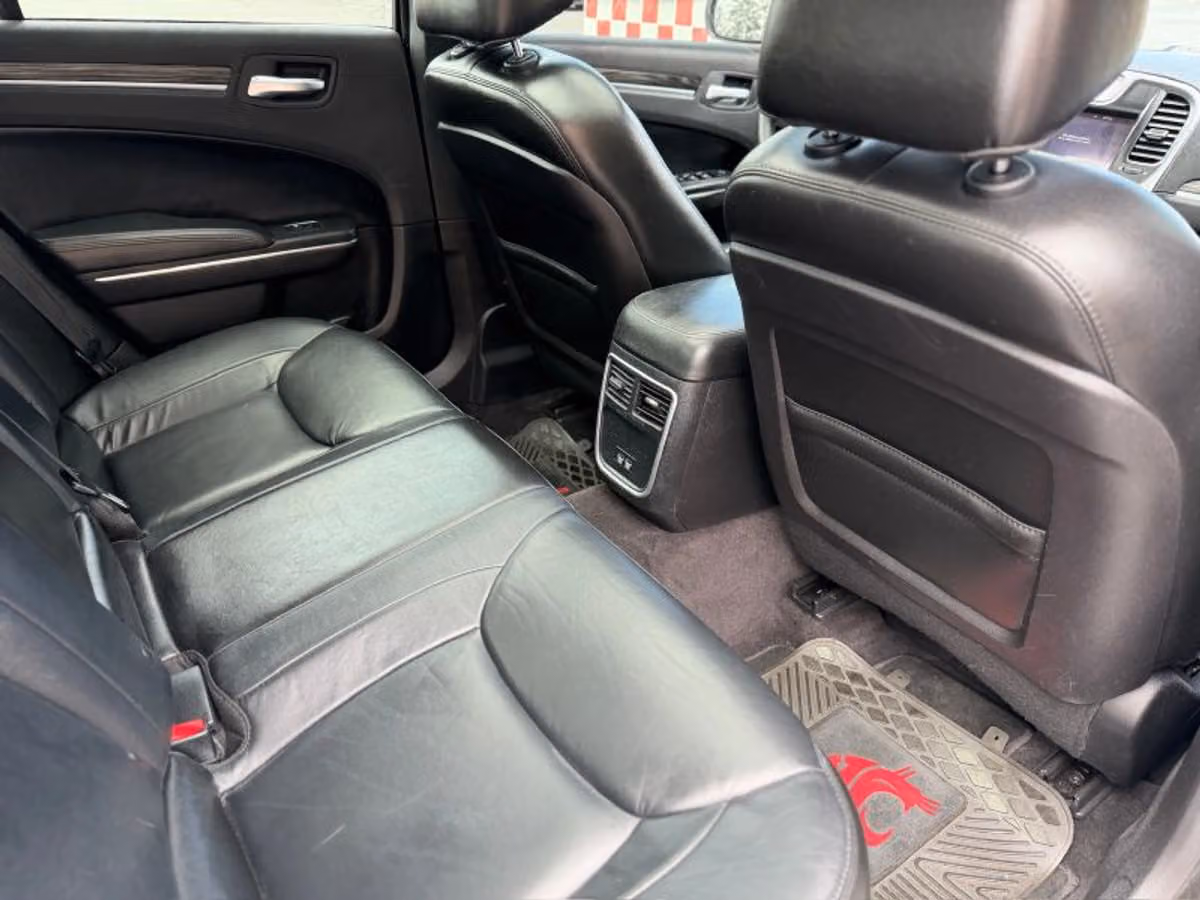 2017 Chrysler 300 Limited Image 17