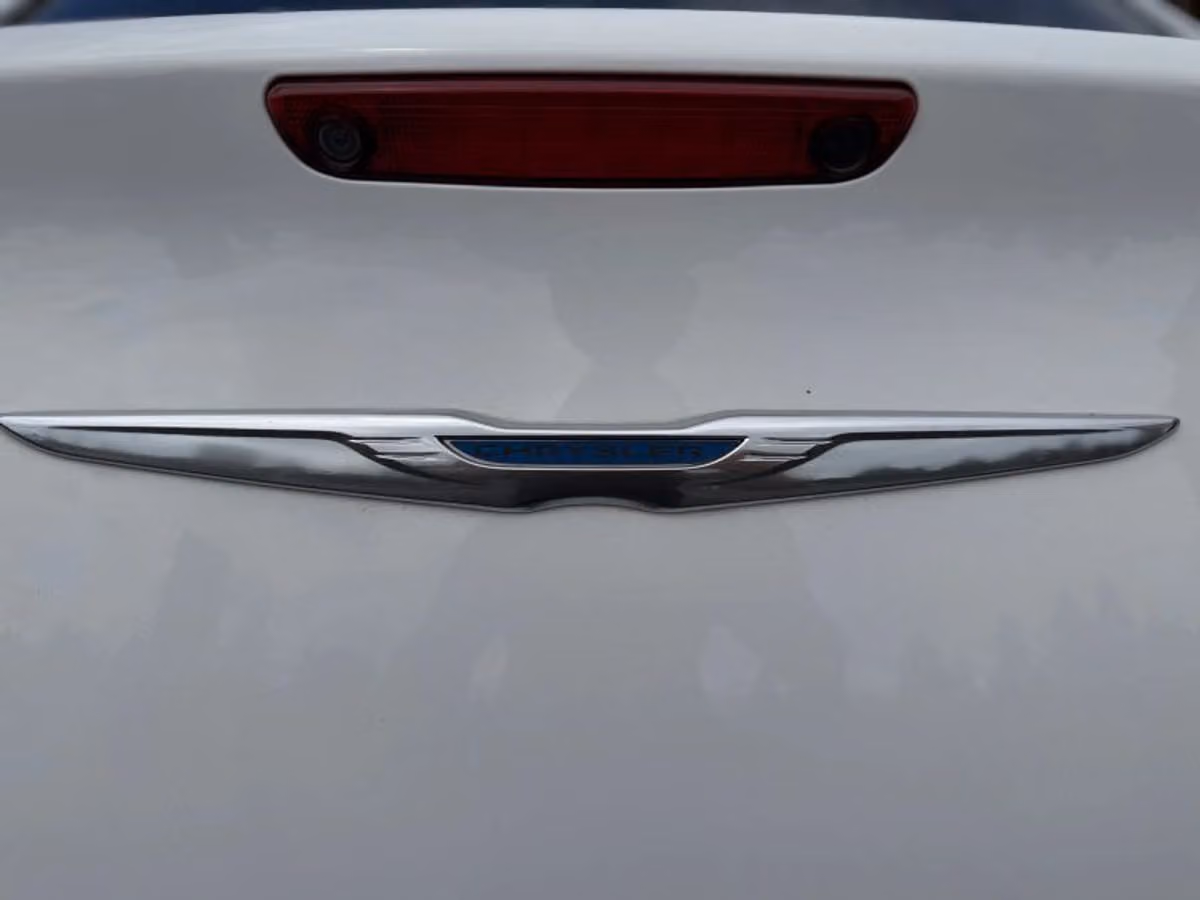 2017 Chrysler 300 Limited Image 23