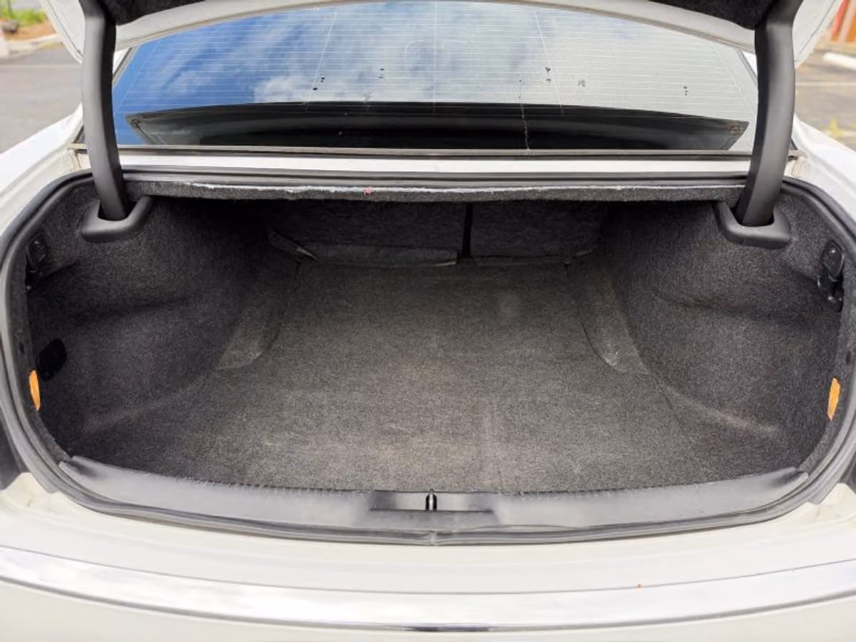 2017 Chrysler 300 Limited Image 18