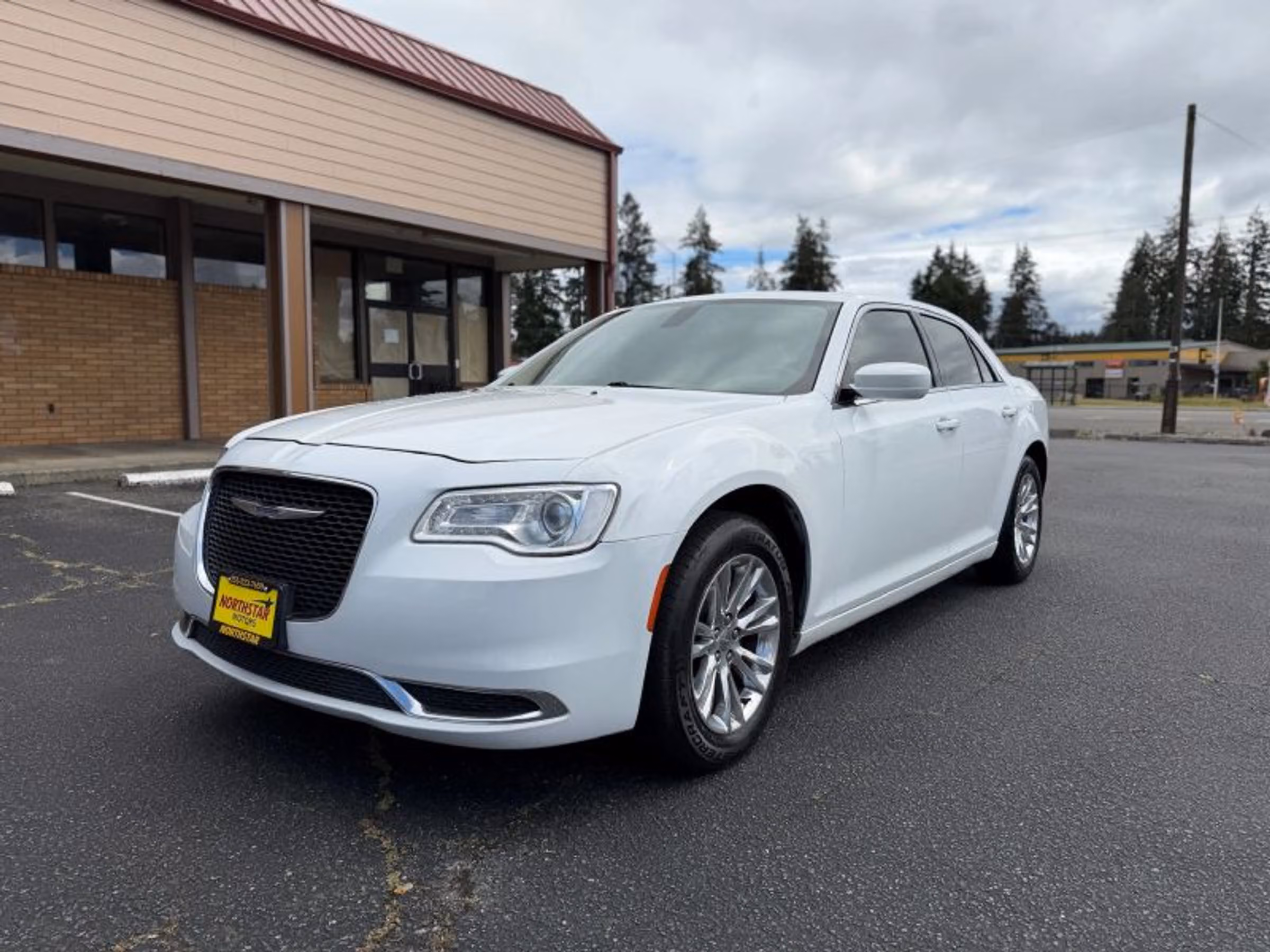 2017 Chrysler 300 Limited Image 1