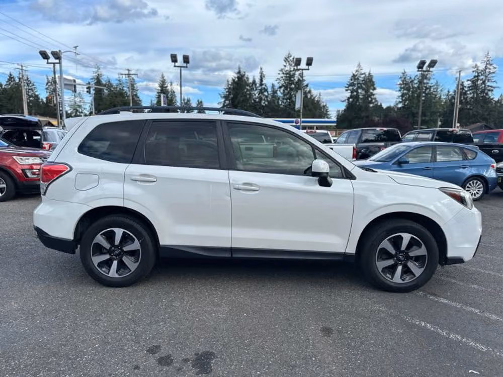 2017 Subaru Forester 2.5i Premium Crossover Image 8
