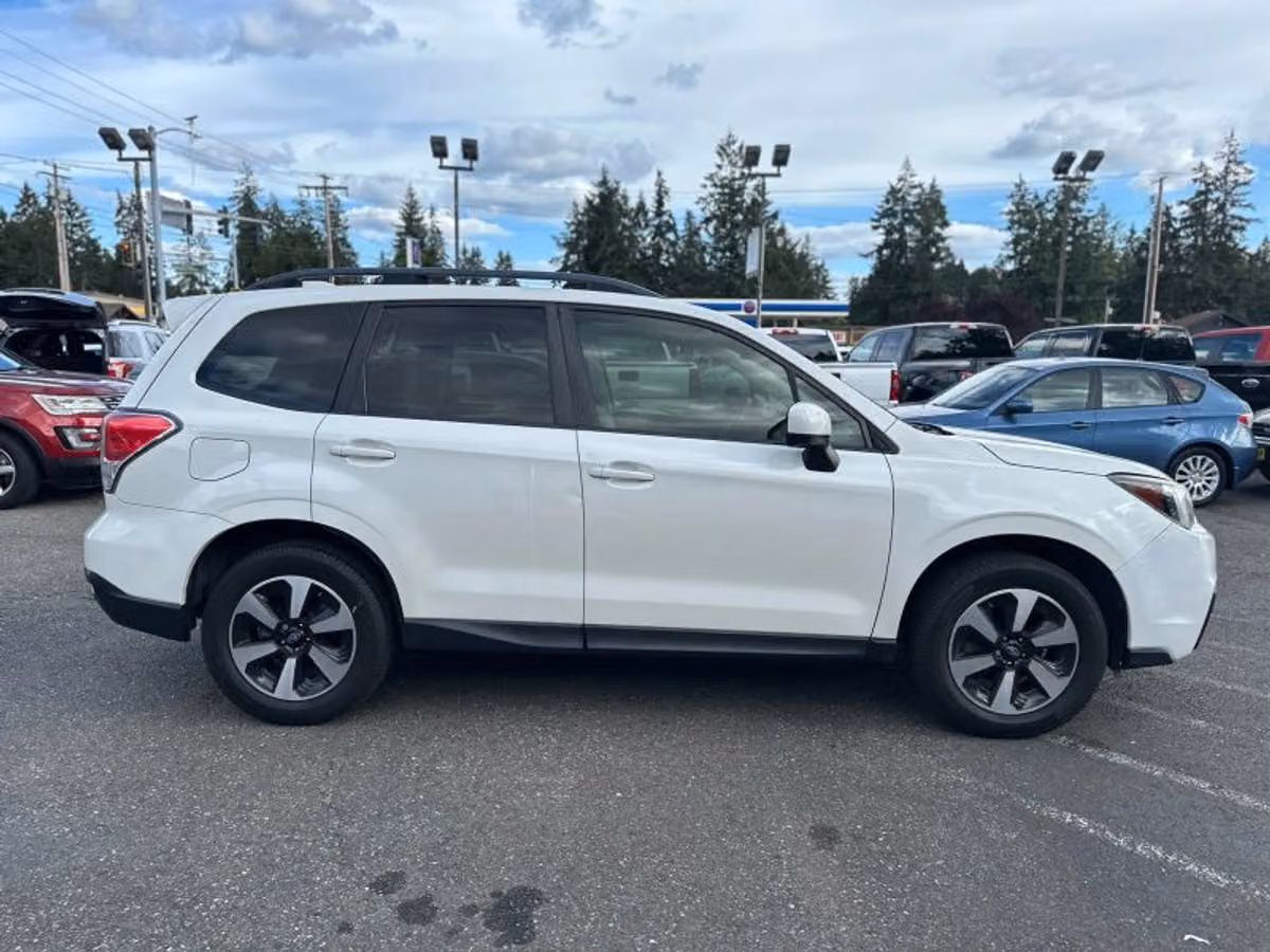 2017 Subaru Forester 2.5i Premium Crossover Image 8