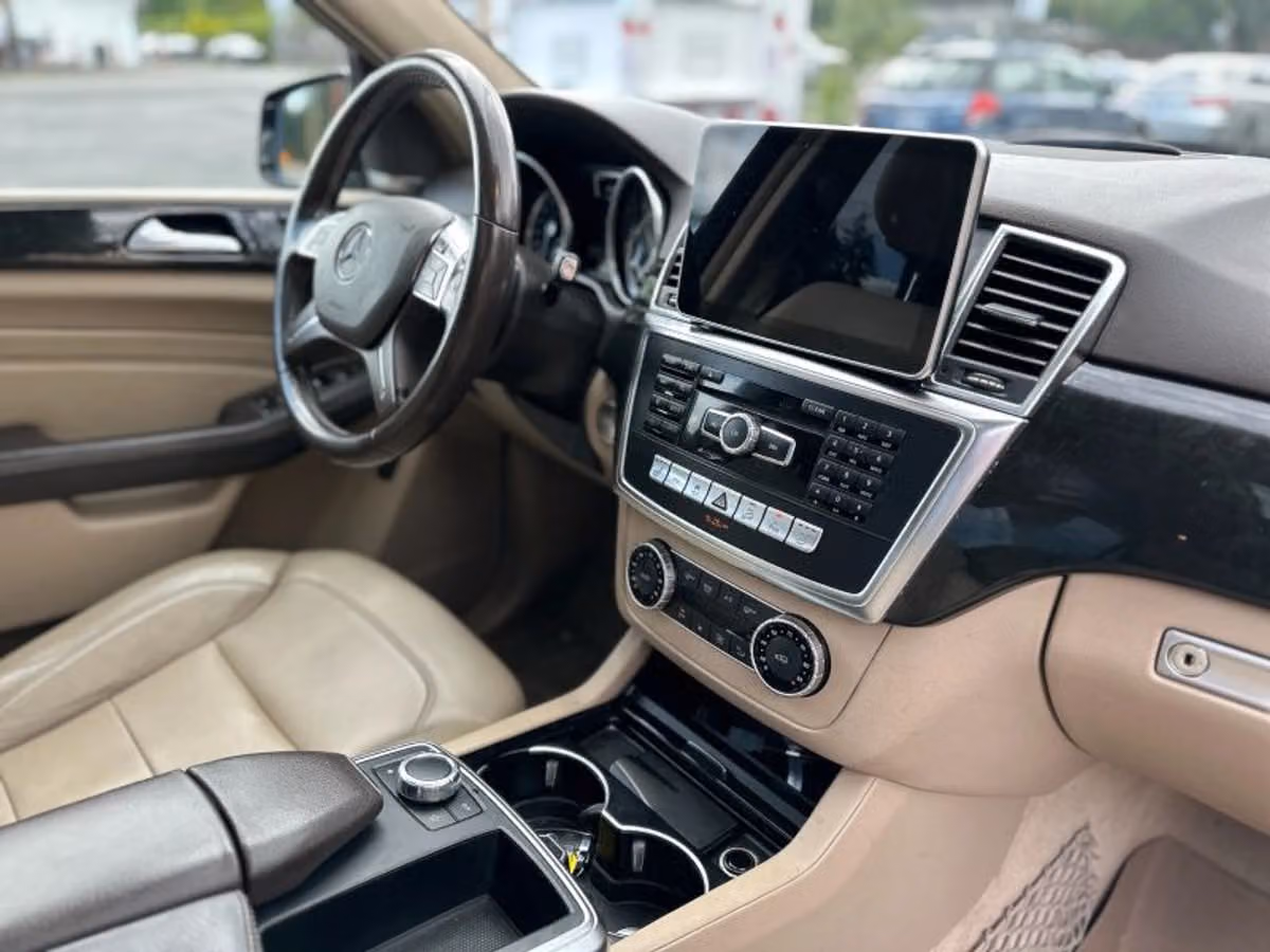2015 Mercedes-Benz M-Class ML 250 BlueTEC Image 12