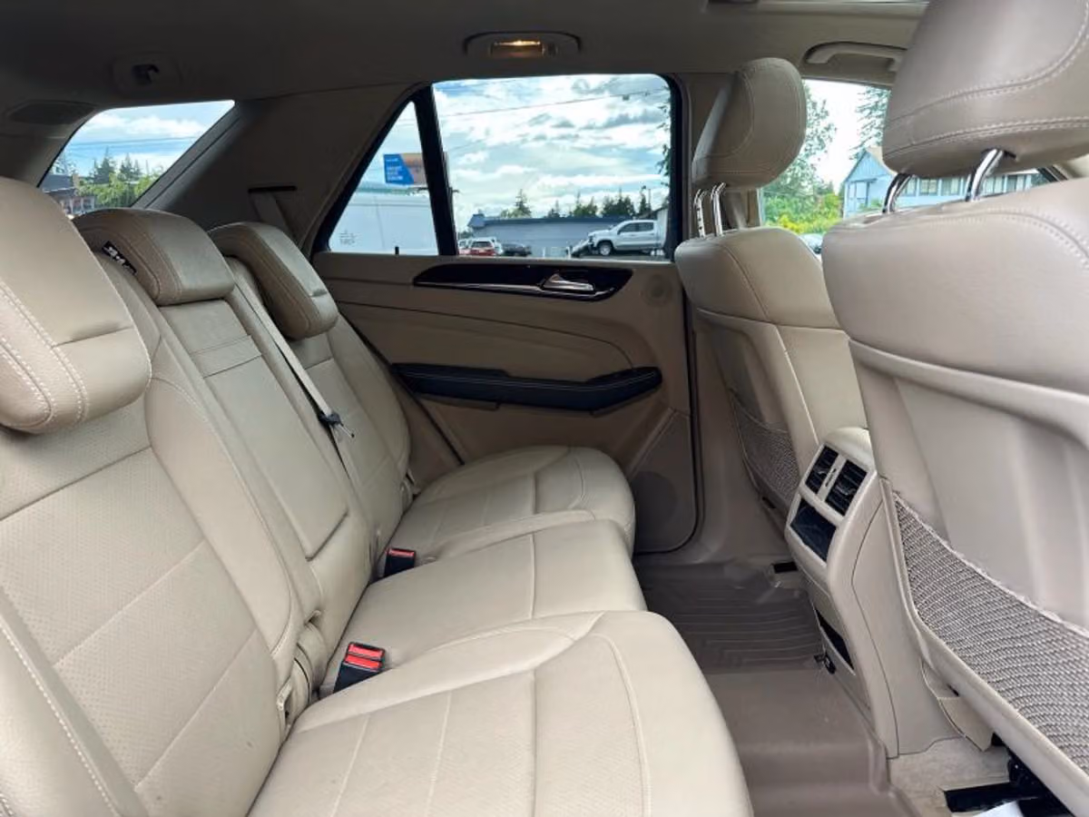 2015 Mercedes-Benz M-Class ML 250 BlueTEC Image 17