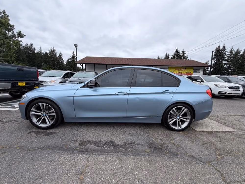 2013 BMW 3 Series 328i Image 3