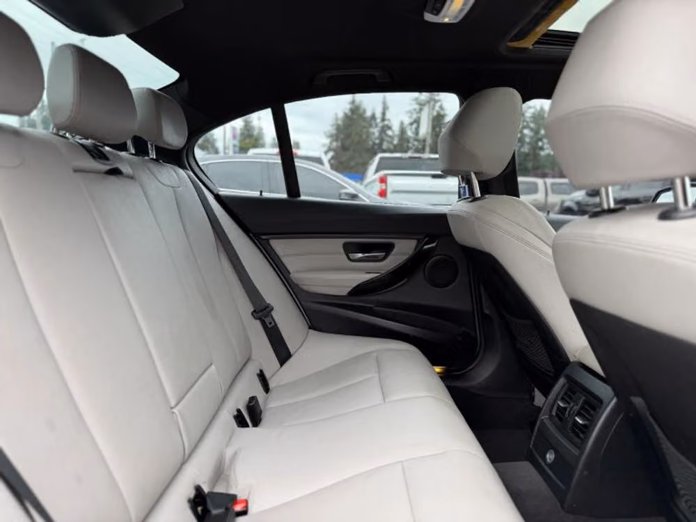 2013 BMW 3 Series 328i Image 17