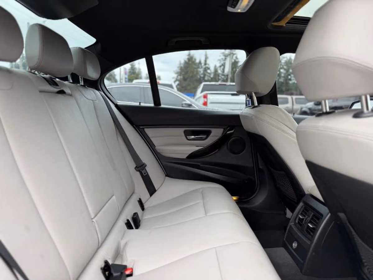 2013 BMW 3 Series 328i Image 17