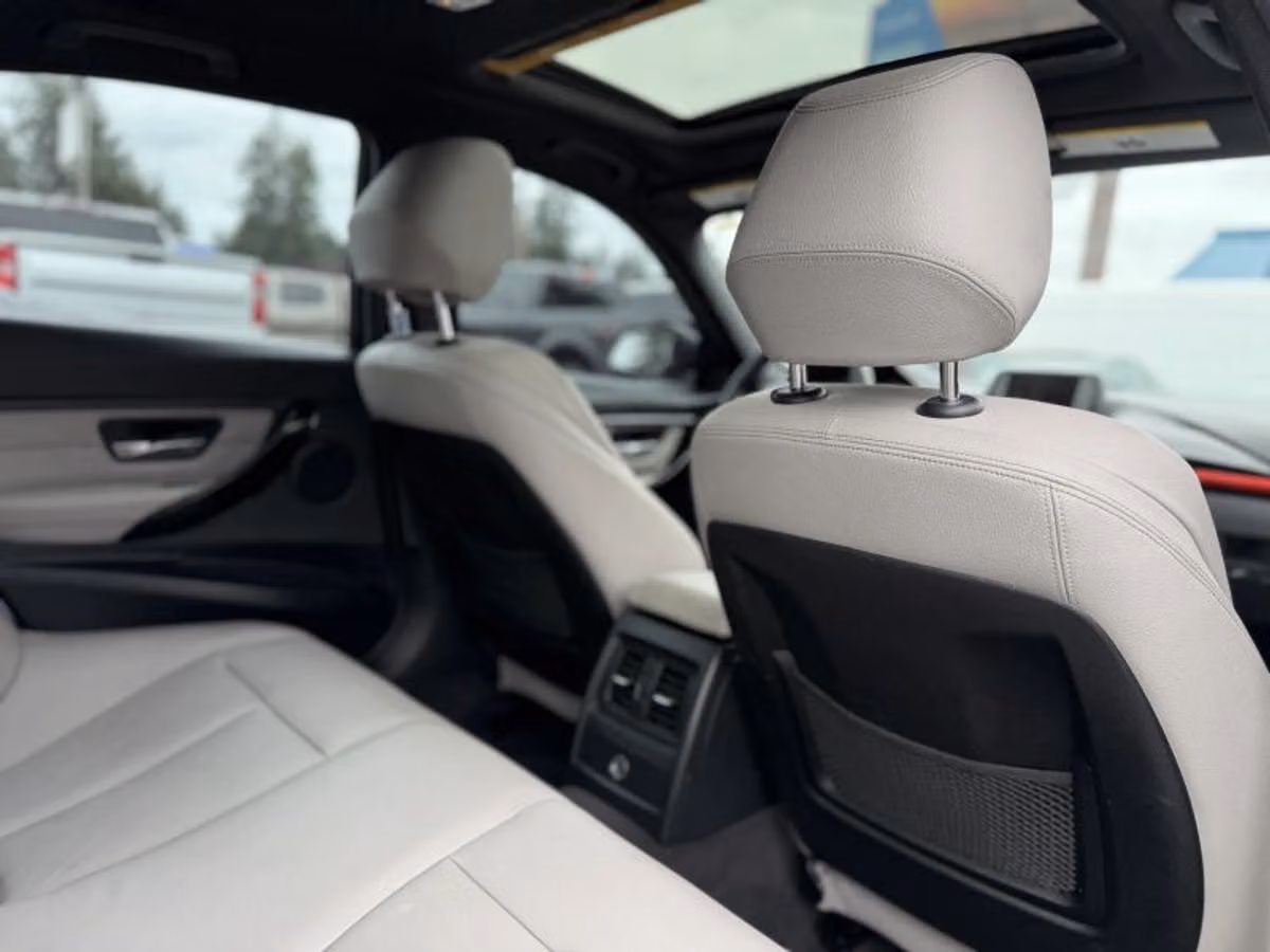 2013 BMW 3 Series 328i Image 18
