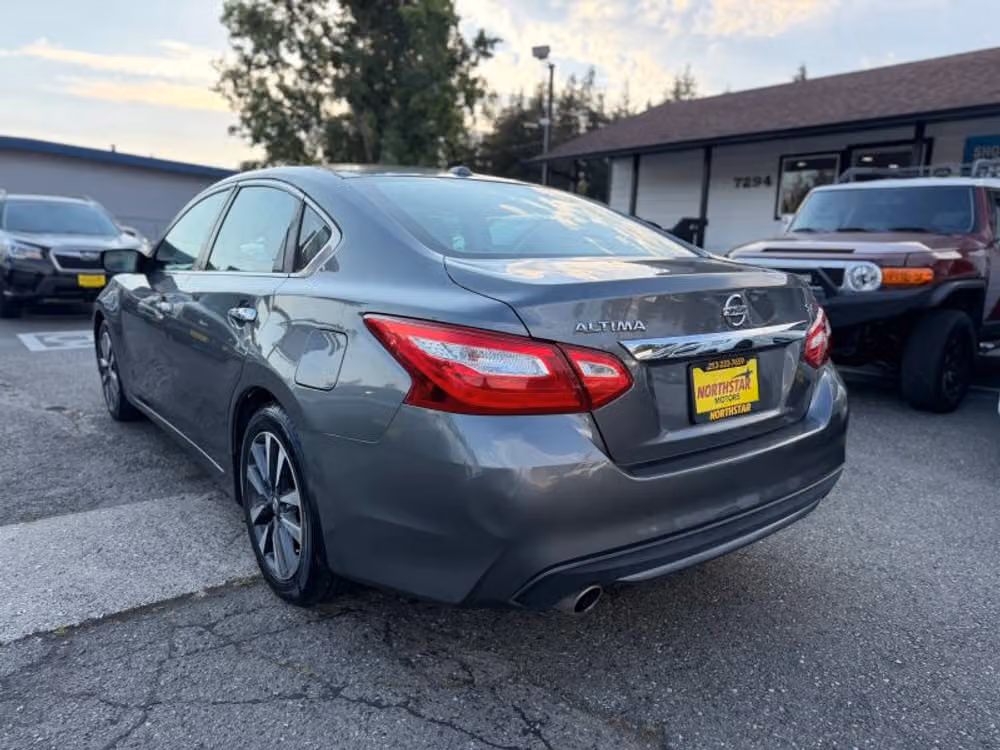 2017 Nissan Altima 2.5 SV Image 3