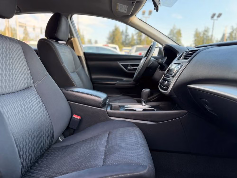2017 Nissan Altima 2.5 SV Image 12