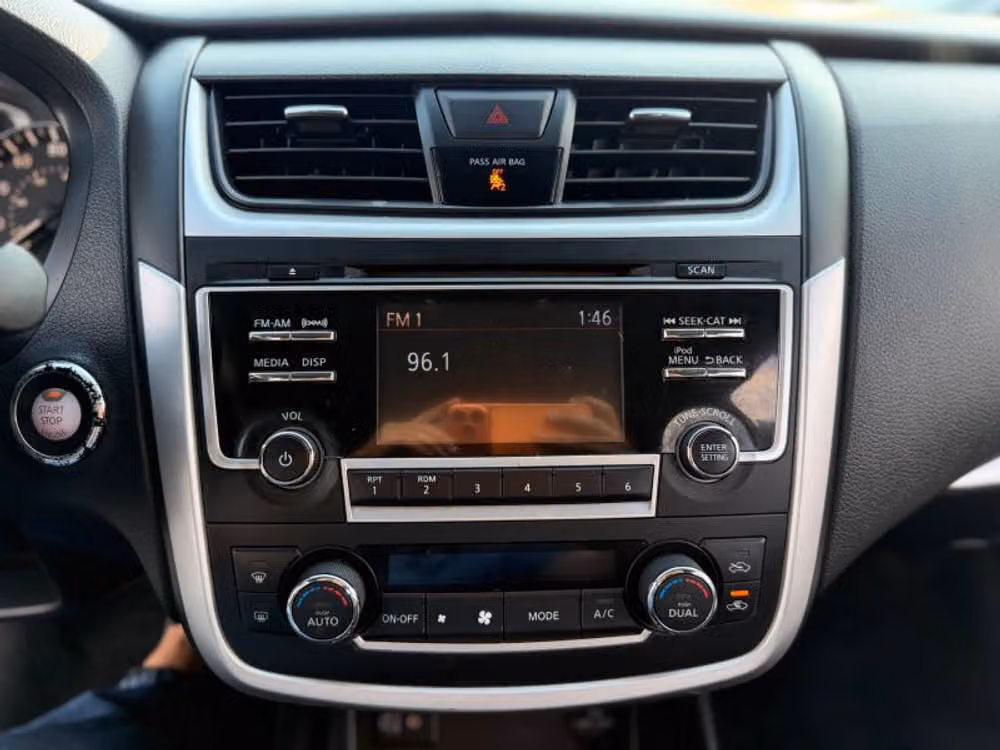 2017 Nissan Altima 2.5 SV Image 31