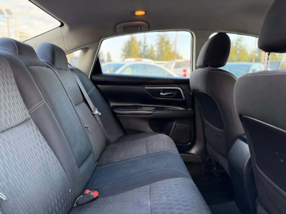 2017 Nissan Altima 2.5 SV Image 15