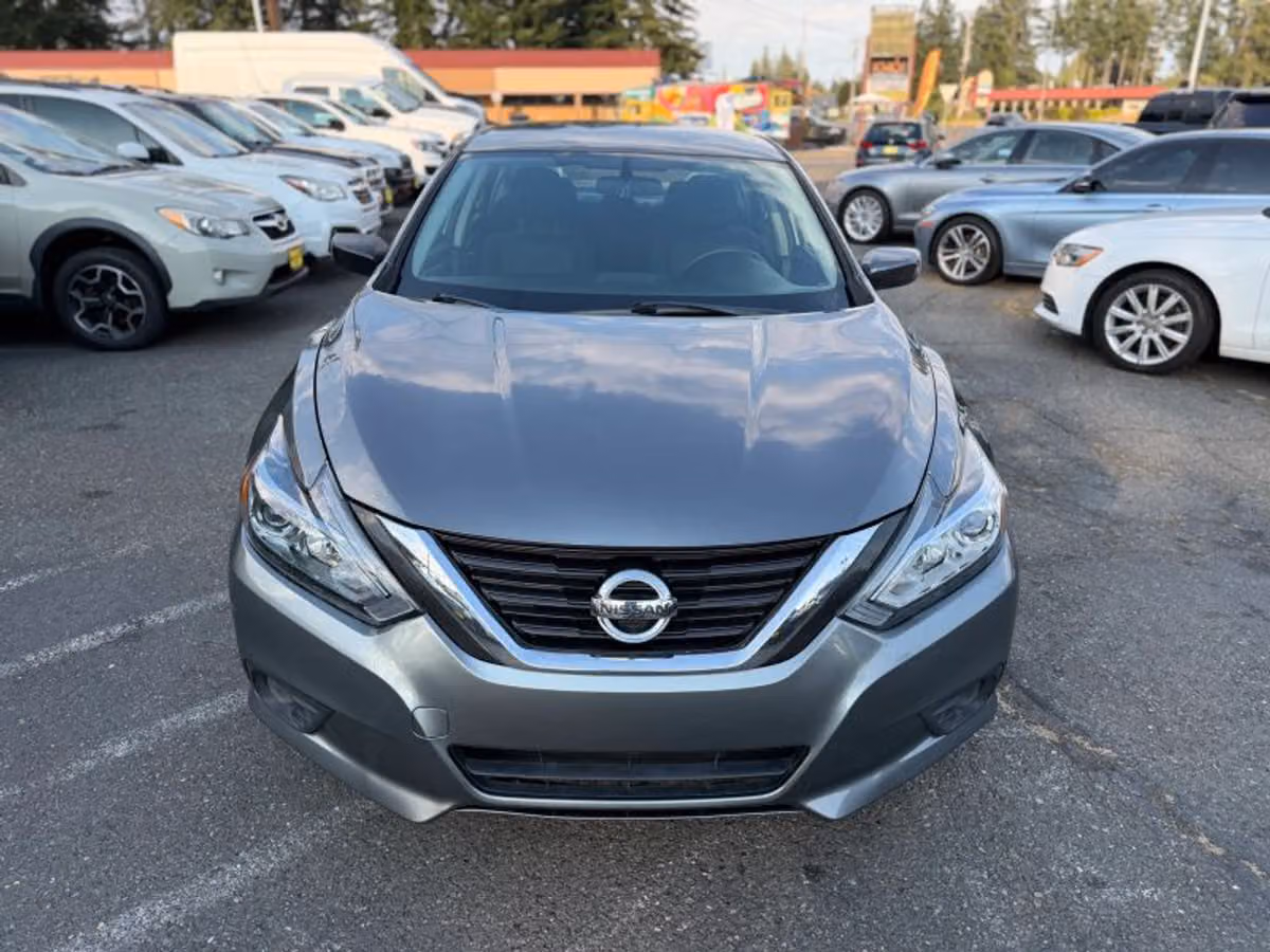 2017 Nissan Altima 2.5 SV Image 8