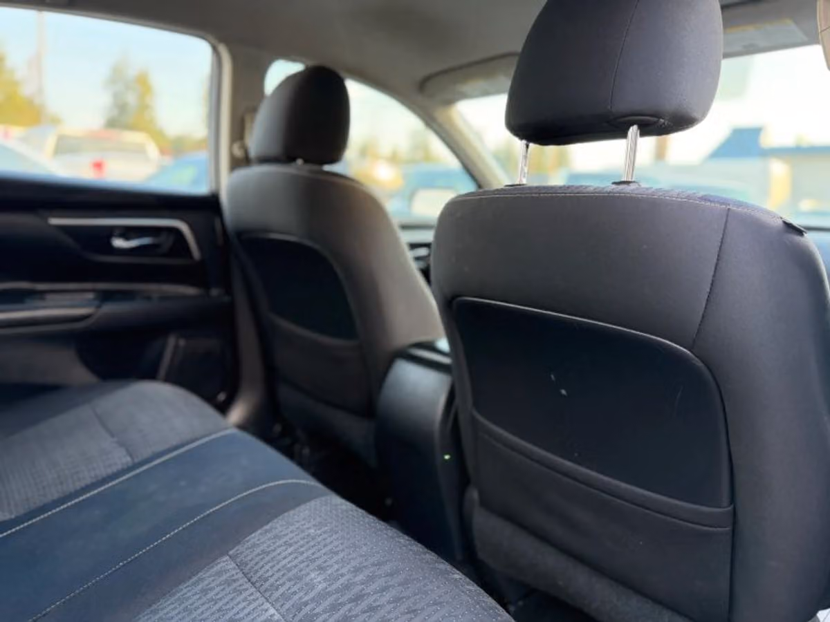 2017 Nissan Altima 2.5 SV Image 16
