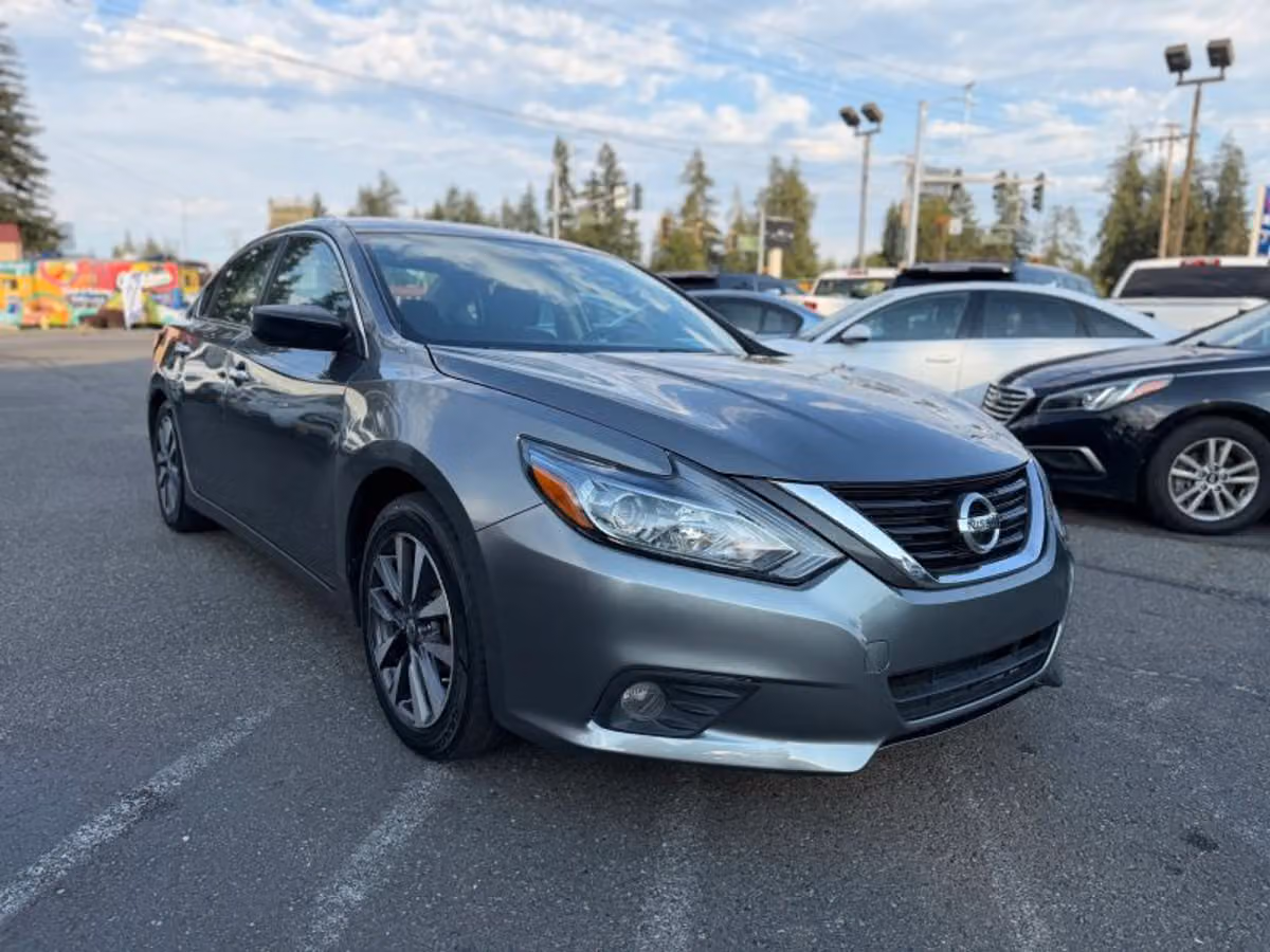 2017 Nissan Altima 2.5 SV Image 7