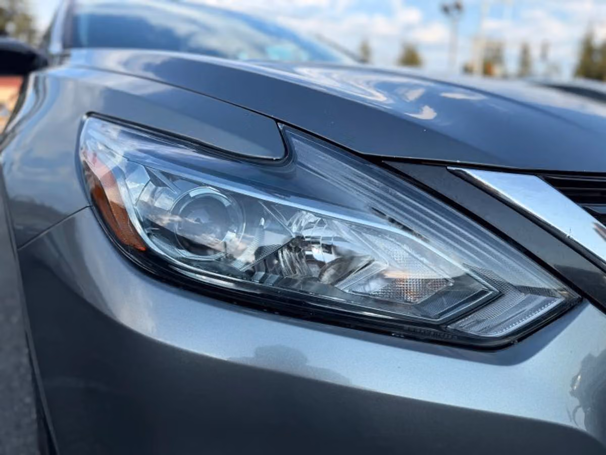 2017 Nissan Altima 2.5 SV Image 9