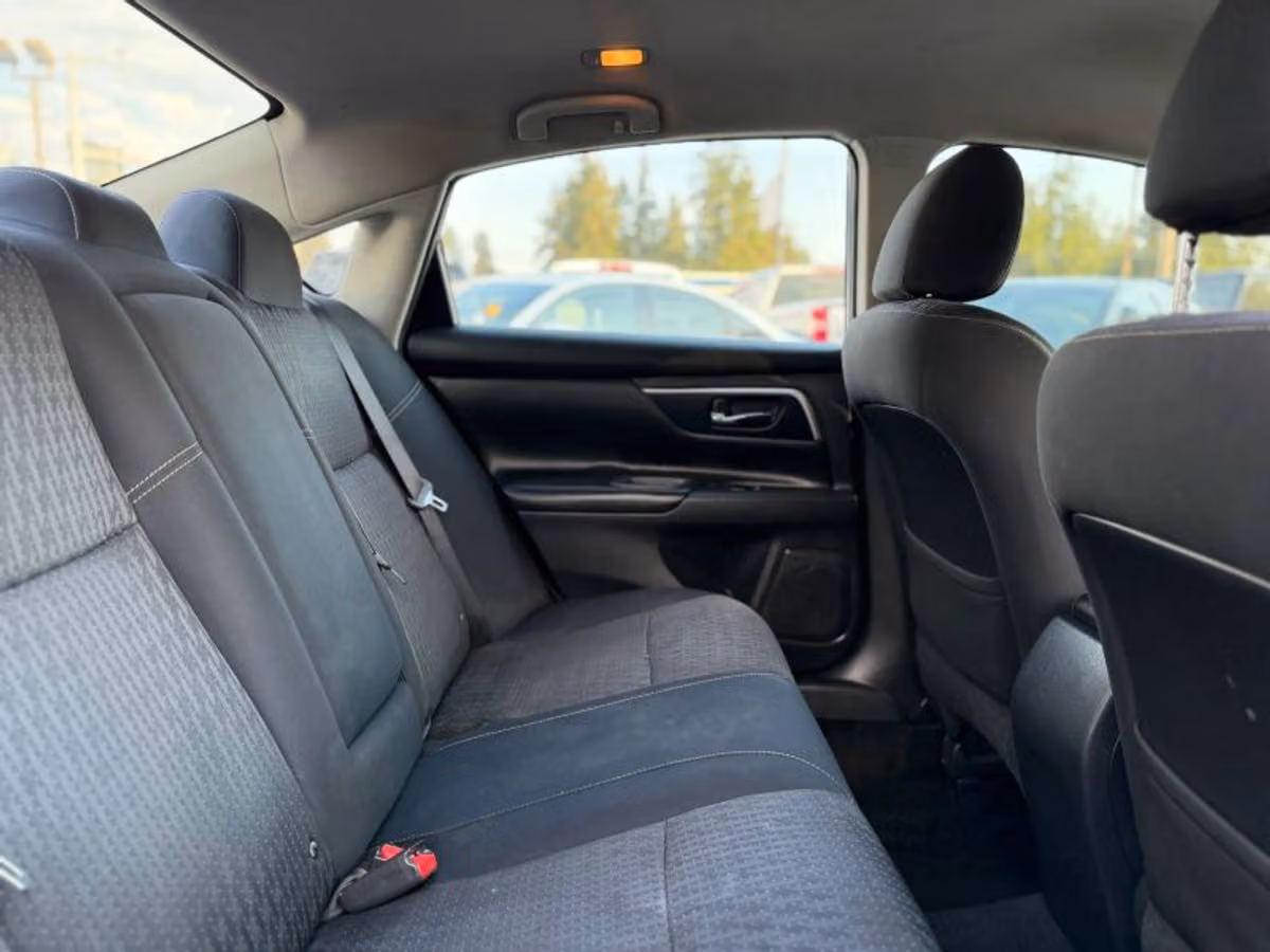 2017 Nissan Altima 2.5 SV Image 15