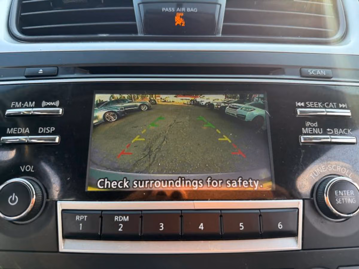 2017 Nissan Altima 2.5 SV Image 32