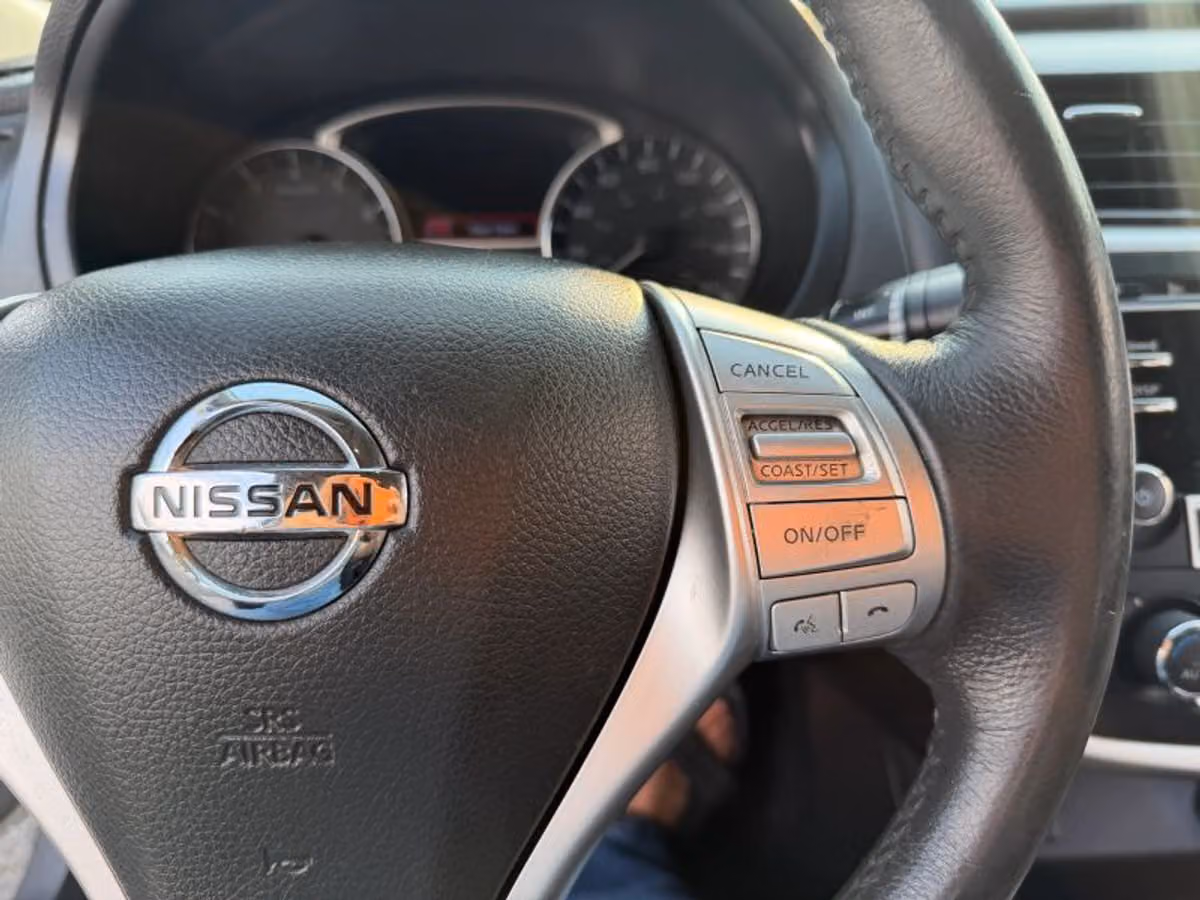 2017 Nissan Altima 2.5 SV Image 34