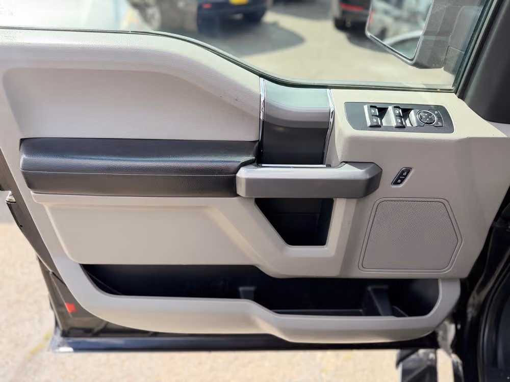 2015 Ford F-150 XLT SuperCab Image 28