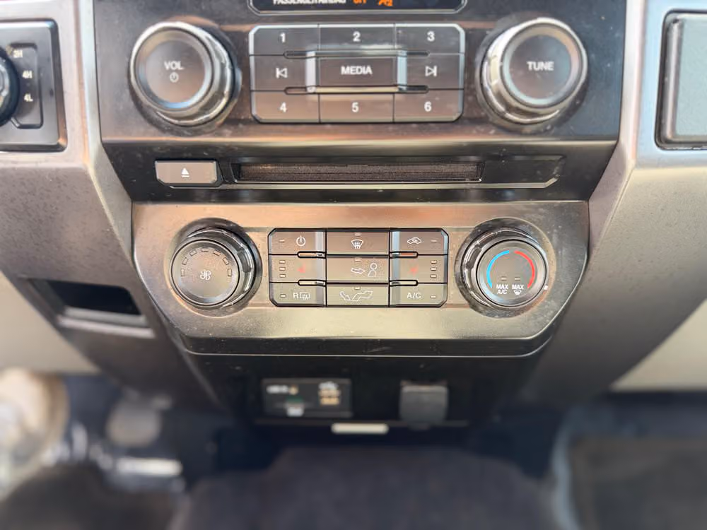 2015 Ford F-150 XLT SuperCab Image 37
