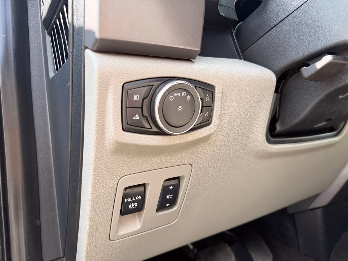 2015 Ford F-150 XLT SuperCab Image 30