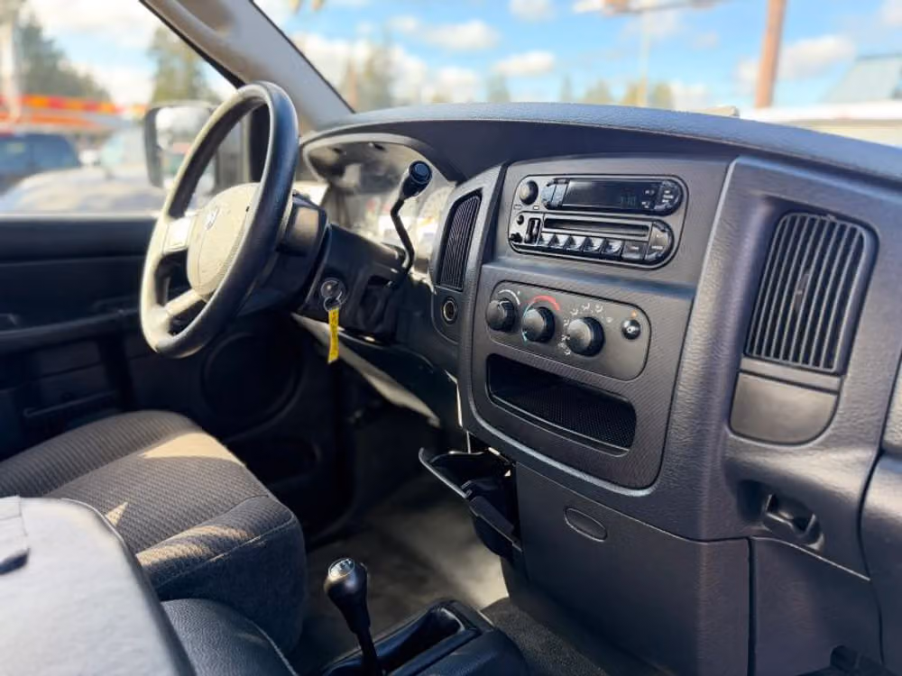 2004 Dodge Ram 3500 ST 8 ft Crew Cab Image 12