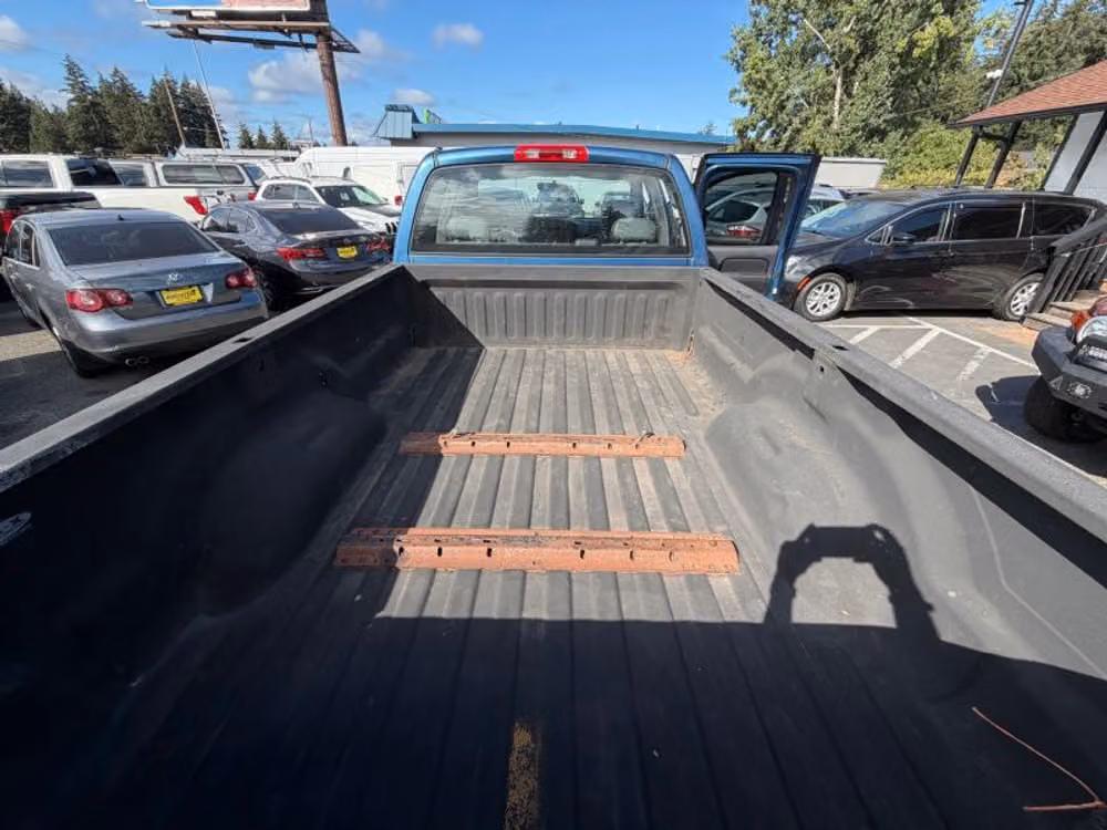 2004 Dodge Ram 3500 ST 8 ft Crew Cab Image 22